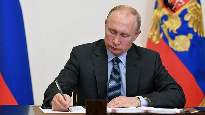Путин поручил создать театр, ориентированный на патриотическую драматургию