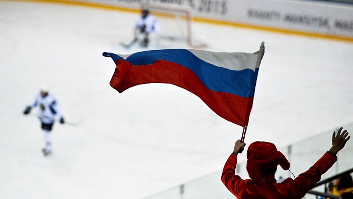 Флаг России вывесили на трибунах во время матча американок и чешек на ОИ