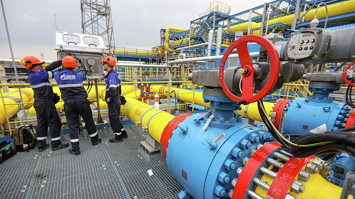 FT: ЕС обсуждает санкции против КНР за приобретение нефти и газа из России