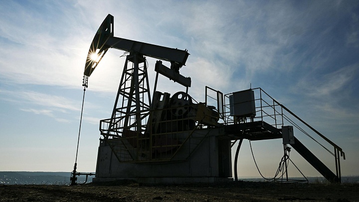 Сечин прокомментировал попытки ЕС снизить потолок цен на нефть из России