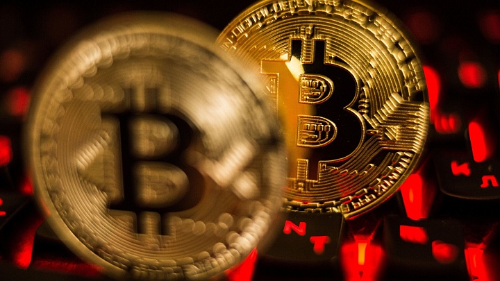 Стоимость биткоина впервые в истории превысила 113 тысяч долларов